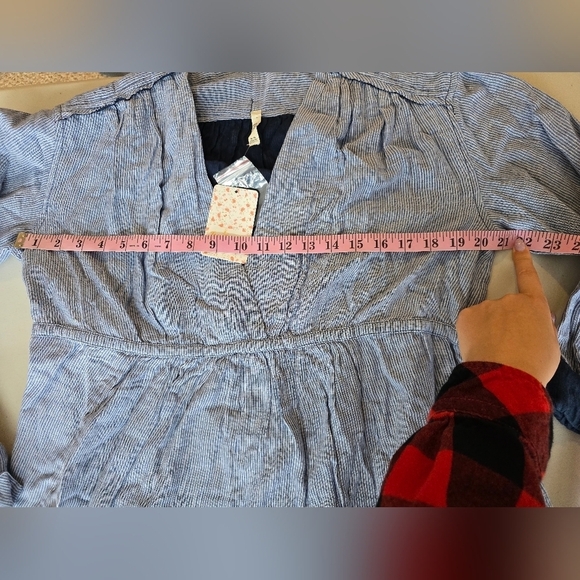 NWT Free People Blue Striped V-Neck Long Sleeve Women's Blouse Sz M. - Picture 7 of 9